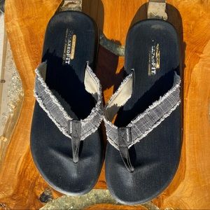 skechers men's memory foam flip flops